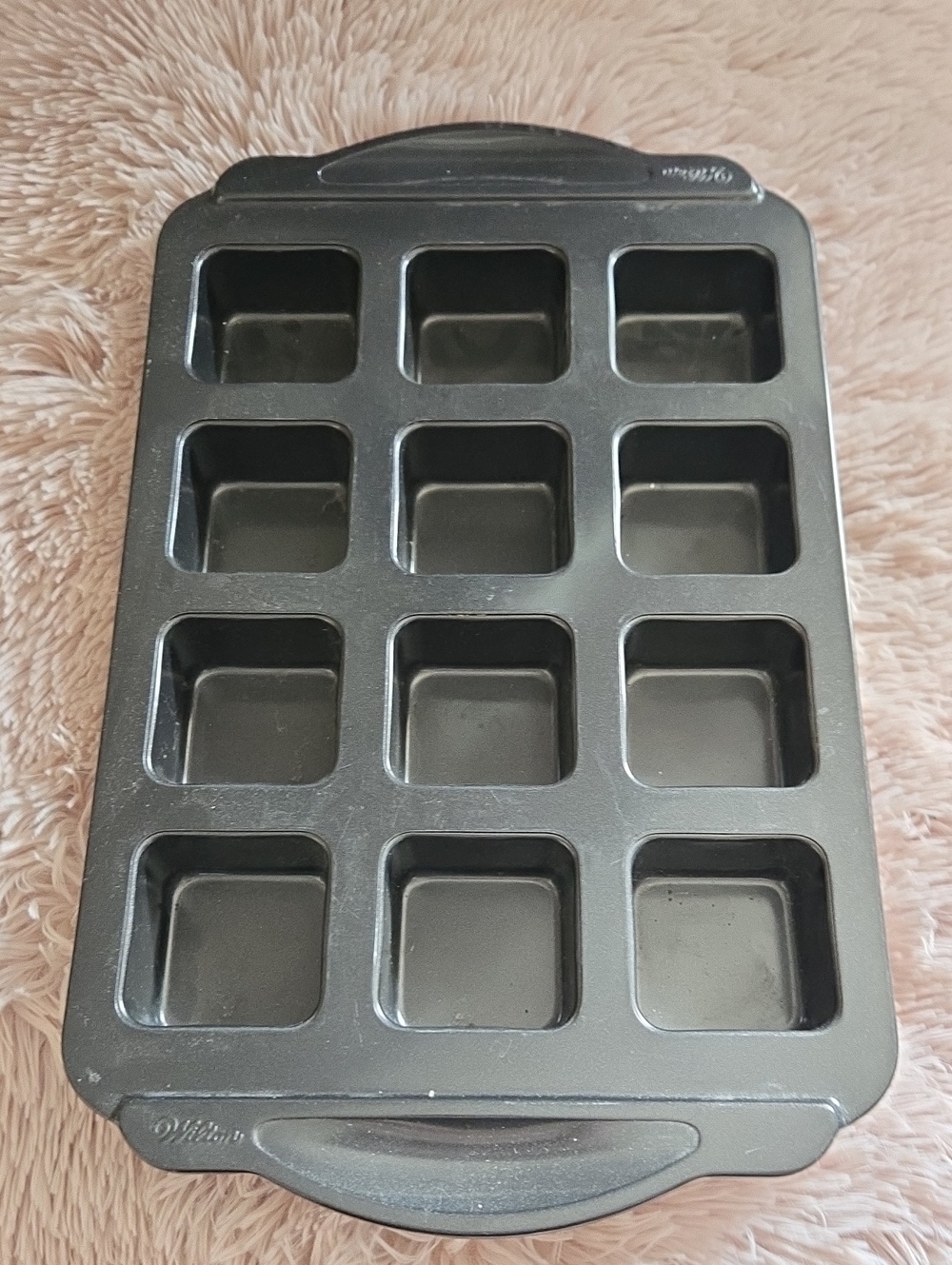 Wilton 12-Cavity Square Mini Cake Pan - Black Nonstick